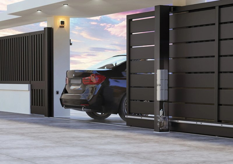 Automated gate system for residential entry